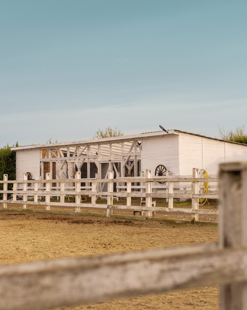 beautiful rural farm stable (1)